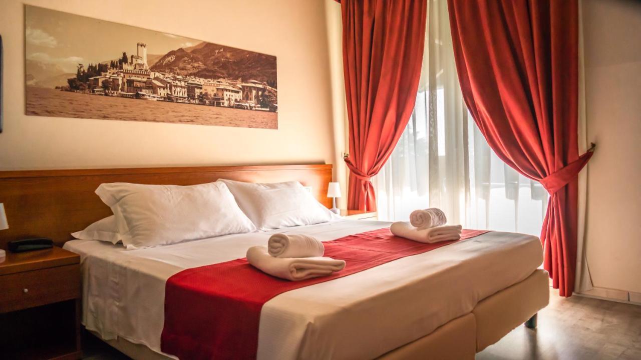 Hotel Venezia Park - Enjoy Holiday Кастелнуово дел Гарда Екстериор снимка